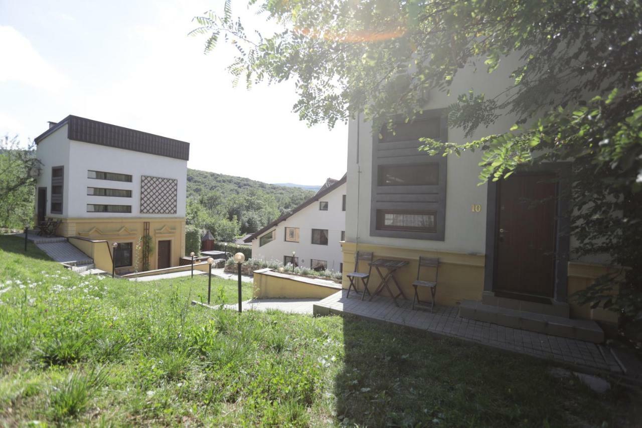 Pensiune-Restaurant Tara Luanei Sărata-Monteoru Quarto foto